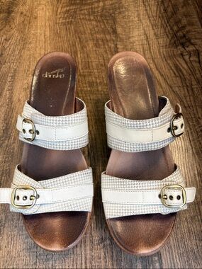 Dansko White Leather Buckle Slide Wooden Platform Sandal Clogs Herringbone cream